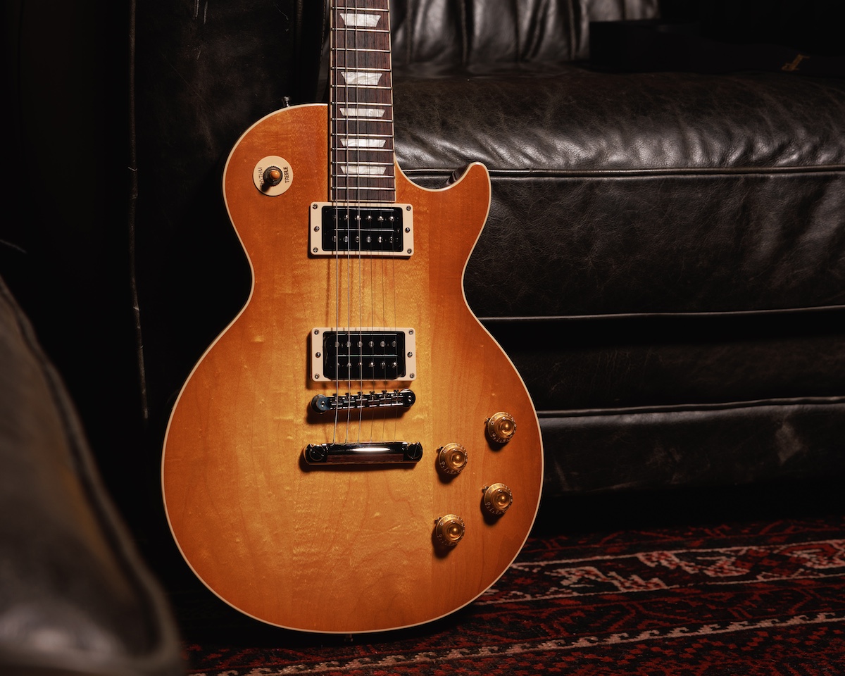 ギブソンから、スラッシュのライブでのメイン機として有名な 『Slash