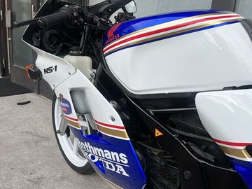 NS-1/ホンダ 新品ロスマンズカウル 新品タイヤ前後 新品チェーン 新品