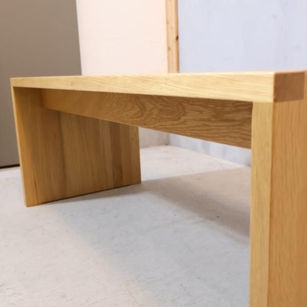 人気の無印良品(MUJI)のオーク材を使用したコの字ベンチです