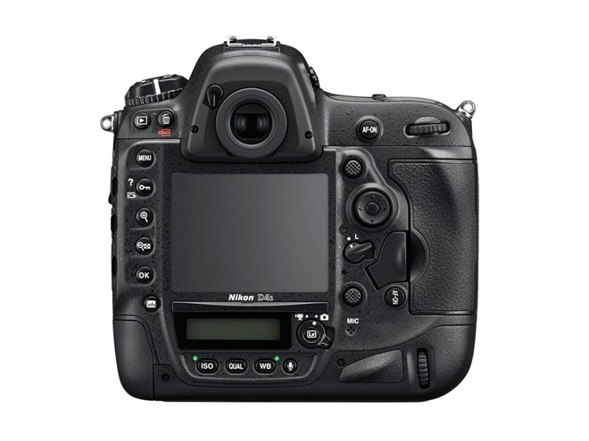 ニコン、さらに進化したプロ仕様のフラッグシップ機「ニコン D4S