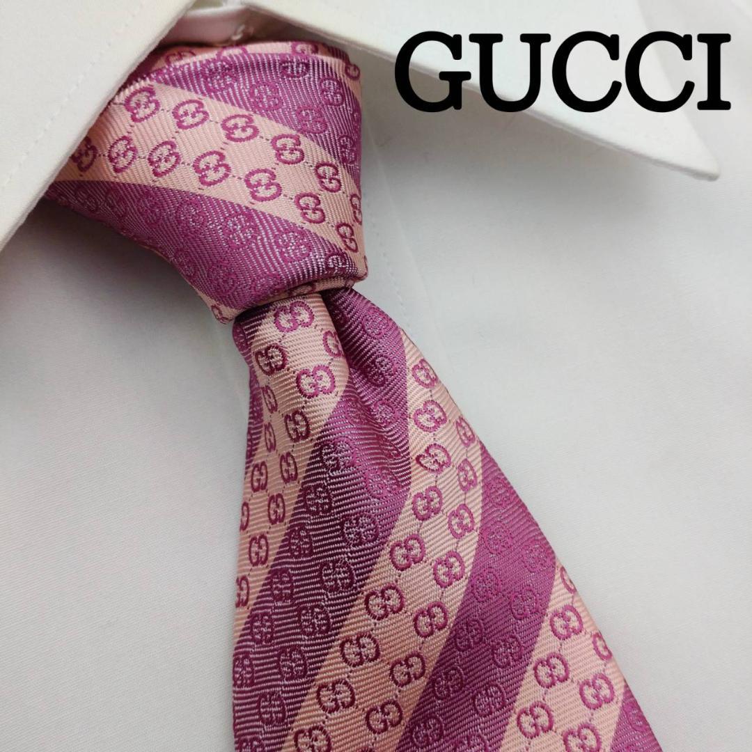 【美品】 グッチ 高級シルクネクタイ ストライプ柄 スモーキーピンク GUCCI(グッチ) 総柄 シルク ネクタイ ピンク レディース
