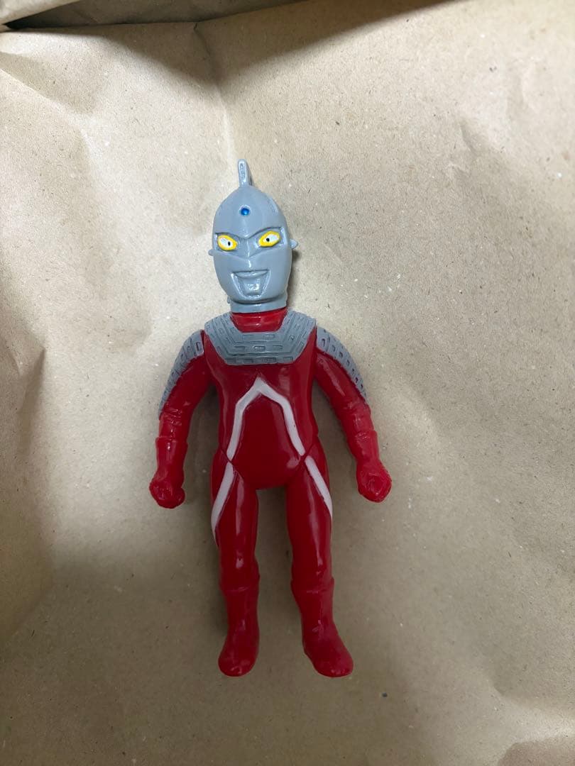 ヤモマーク　ウルトラセブン　ソフビ Amazon.co.jp: ヤモマーク ウルトラセブン アイスラッガー手持ち版