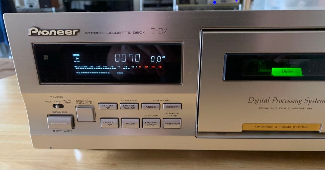 Pioneer 内部の信号処理をデジタル化3ヘッドシングルカセットデッキT−D7