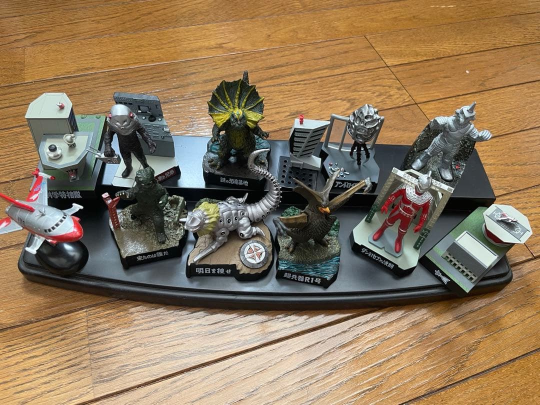 ウルトラマン　怪獣名鑑他　特撮フィギュアセット Yahoo!オークション - ウルトラ怪獣名鑑 ウルトラマン フィギュアセッ