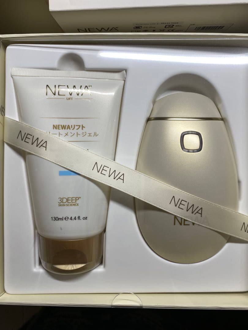 NEWAリフト美顔器 未開封ジェル付き　ニューワリフト ほぼ新品！
