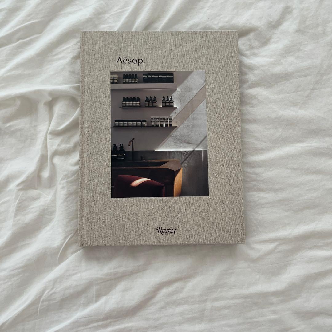 アート・デザイン・音楽 Aesop the book 04_720x.jpg?v=1729094750