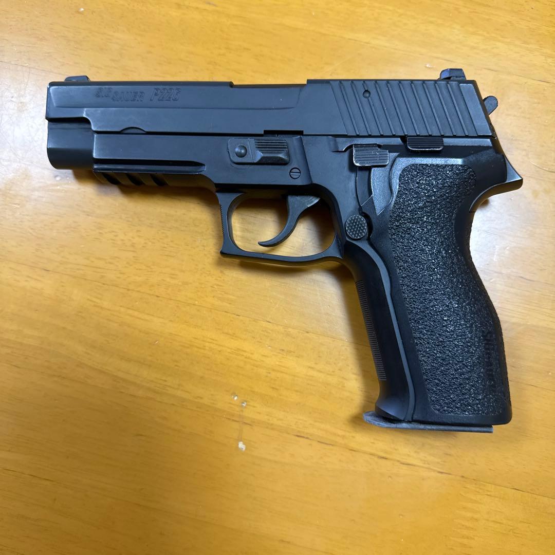 ya-s-sun［東京マルイ］SIG SAUER P226E2 Tokyo Marui Sig Sauer P226 E2 Stainless Steel Model Gas blow back