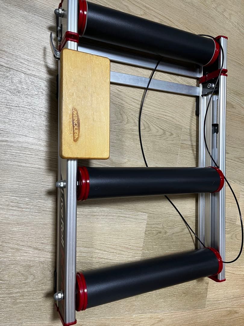 MINOURA Live Roll R700 3本ローラー Amazon | MINOURA(ミノウラ) R700 LiveRoll 3本ローラー チタンカラー