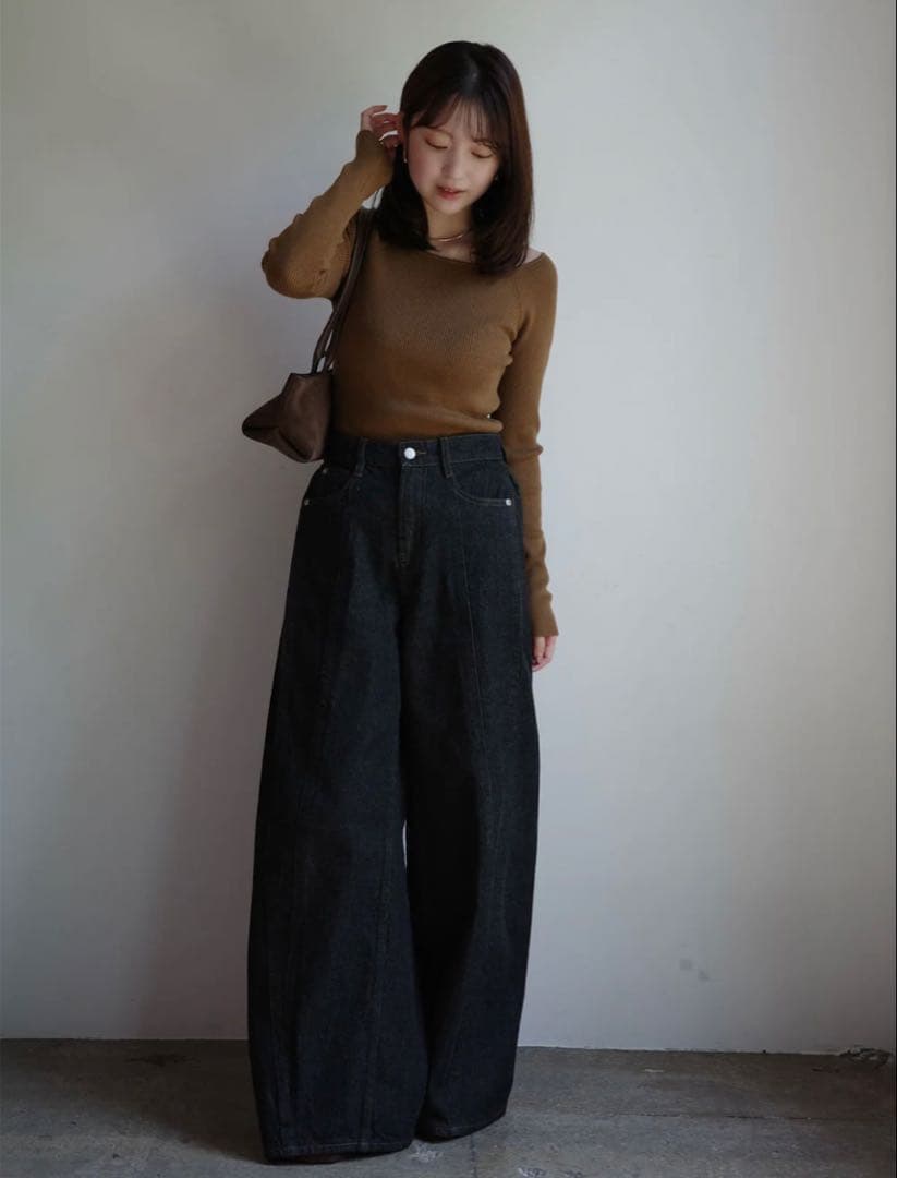 完売品 未使用 タグ付き サイドタックカジュアルワイドデニム ブラック サイズ1 アニュアンス anuans サイドタックカジュアルワイドデニム （BLACK